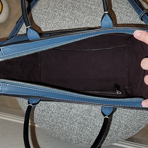 Metier Incognito Crossbody Cabas - Picture 8 of 10